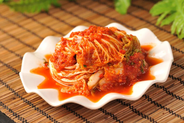 お皿にもられたキムチ